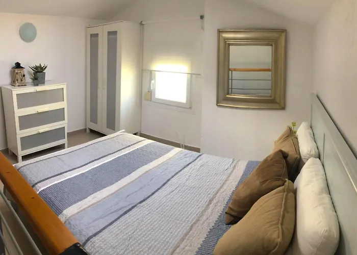 Luxurious Seaside Vacation Feriehus