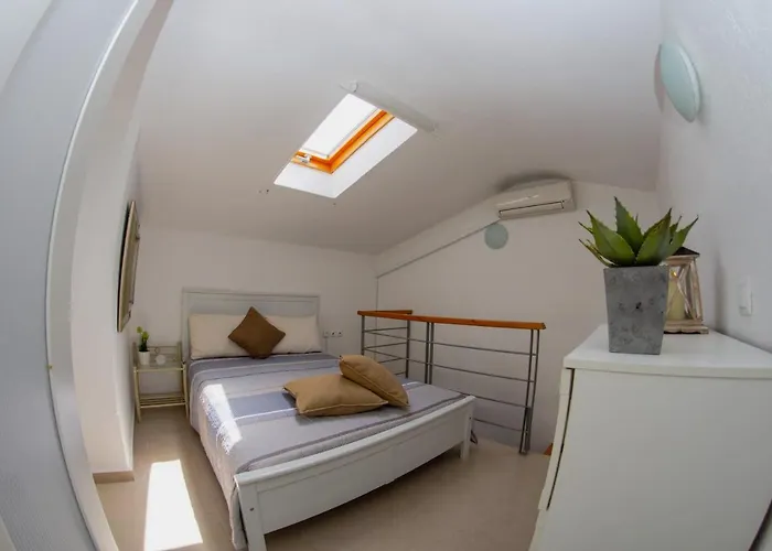Luxurious Seaside Vacation Feriehus