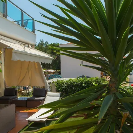 Luxurious Seaside Vacation
