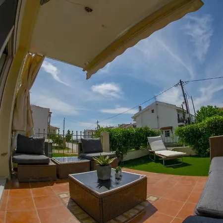Luxurious Seaside Vacation Νικήτη