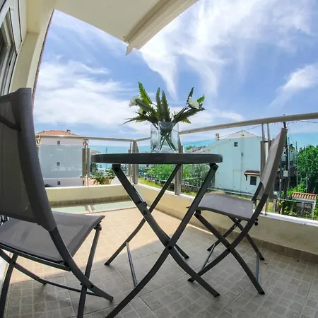 Luxurious Seaside Vacation *